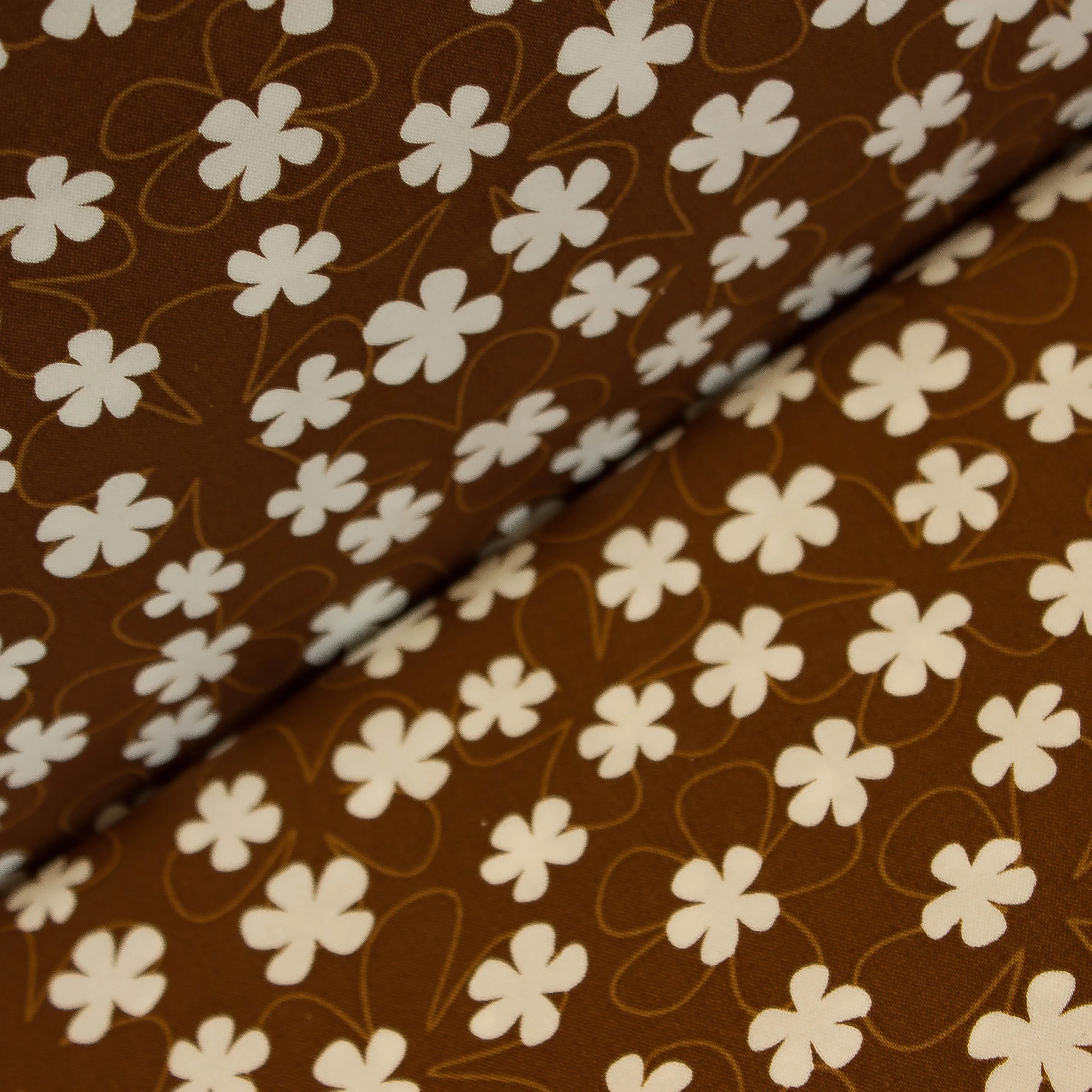Katoen bruin met witte en bruine bloemen